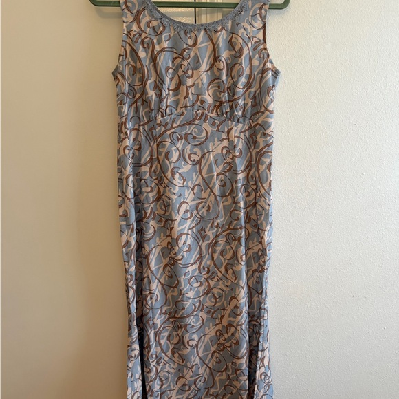 Elegant Blue and Brown Patterned Dress - Picture 2 of 6